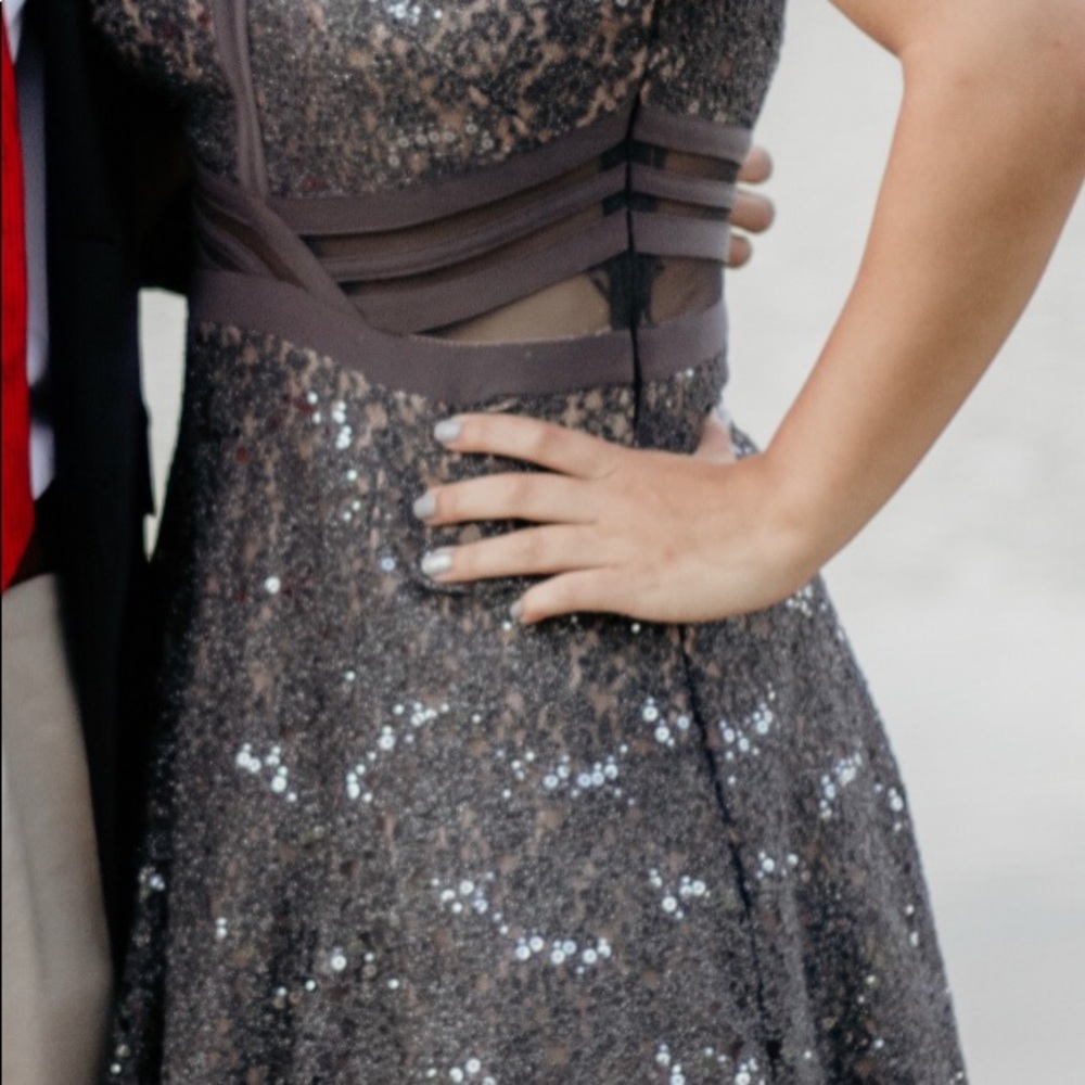 Beautiful dress perfect for homecoming or prom!